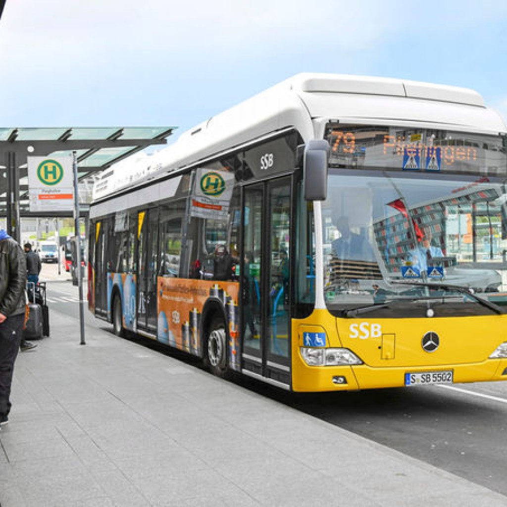 Mercedes-Citaro-Fuelcell-Hybrid-Bus1
