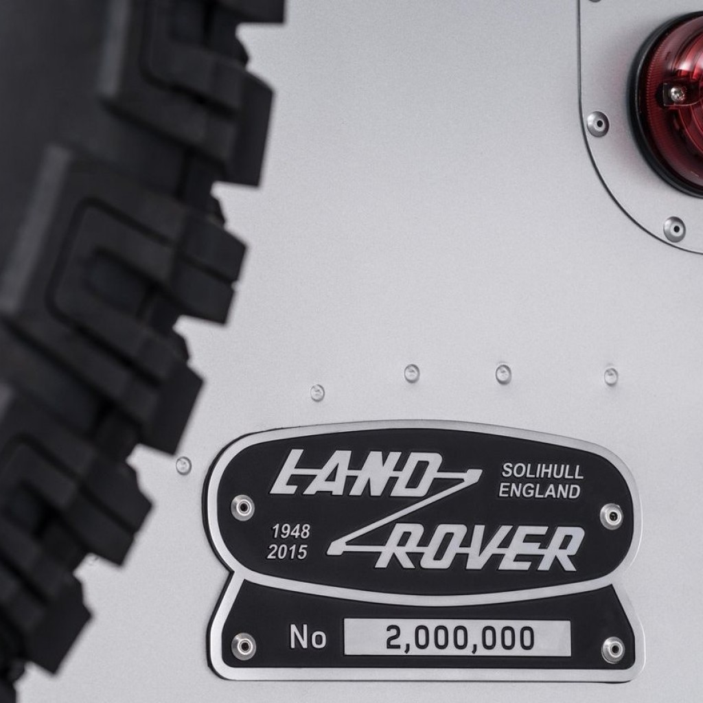 Land_Rover-Defender_2