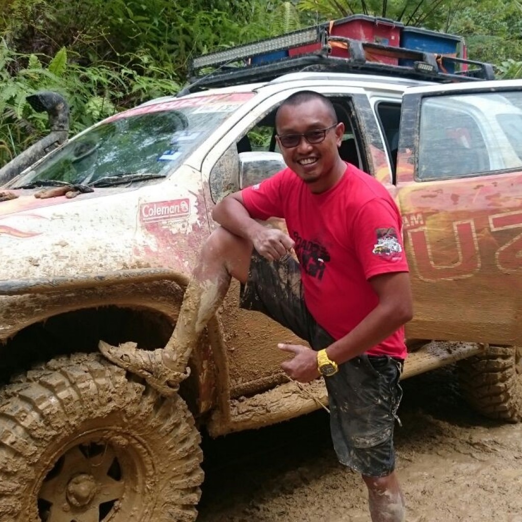 Isuzu lead driver Masri Sani bin Kasmoi with the mu-X that won the 2016 ...