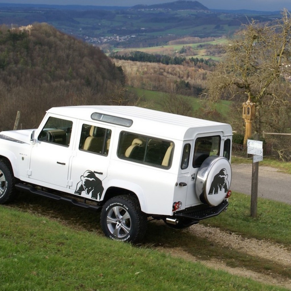 Land-Rover-Defender-by-Hofele1