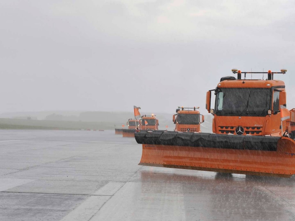 mercedes-autonomous-snow-plow (1)