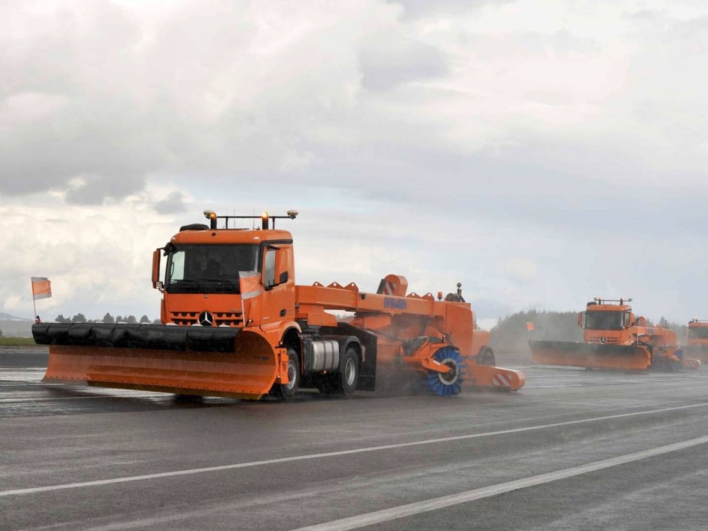 mercedes-autonomous-snow-plow