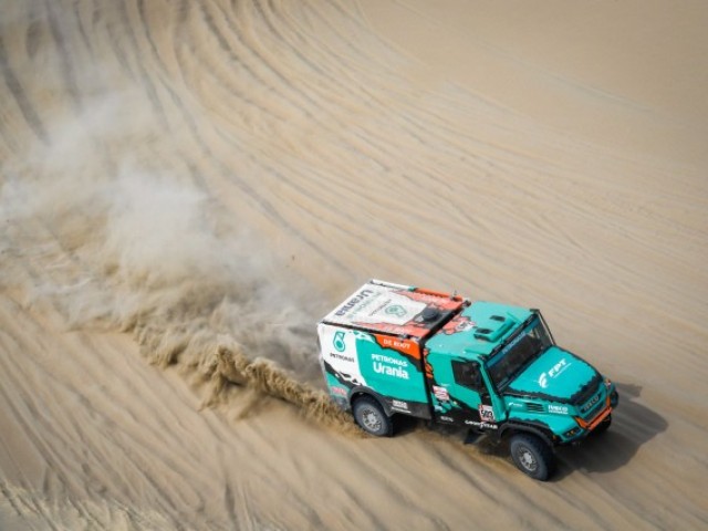 iveco_dakar_de_rooy06_jpg