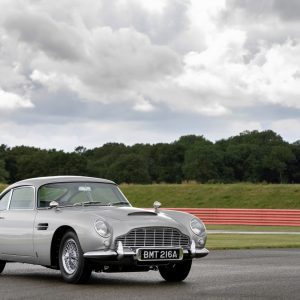 Aston Martin Recreates DB5 from Goldfinger, Complete with all the Gadgets
