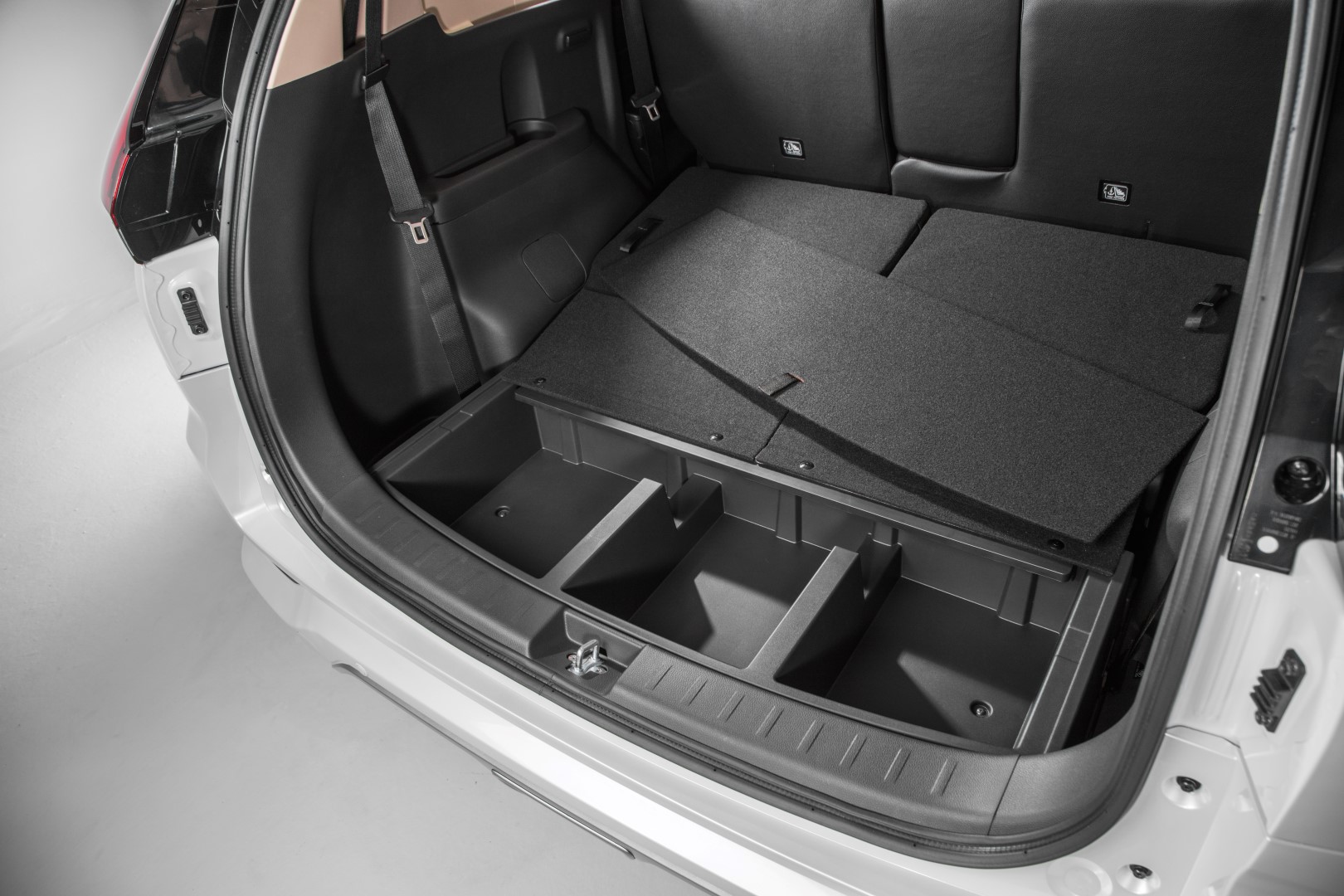 mitsubishi xpander boot