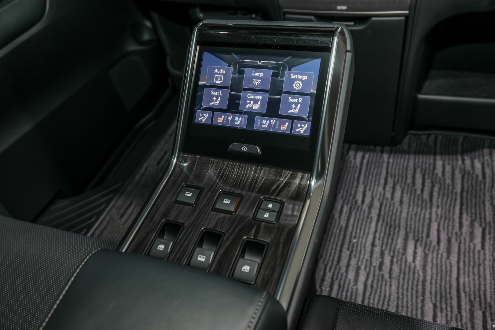 Lexus LM350