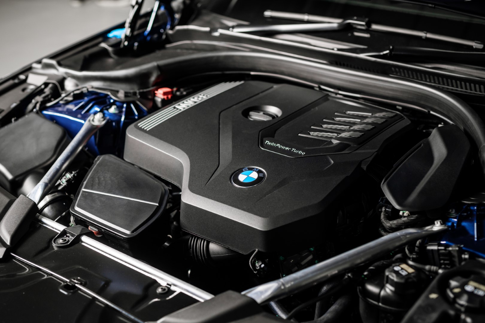 New BMW 5 Series 530e M Sport engine