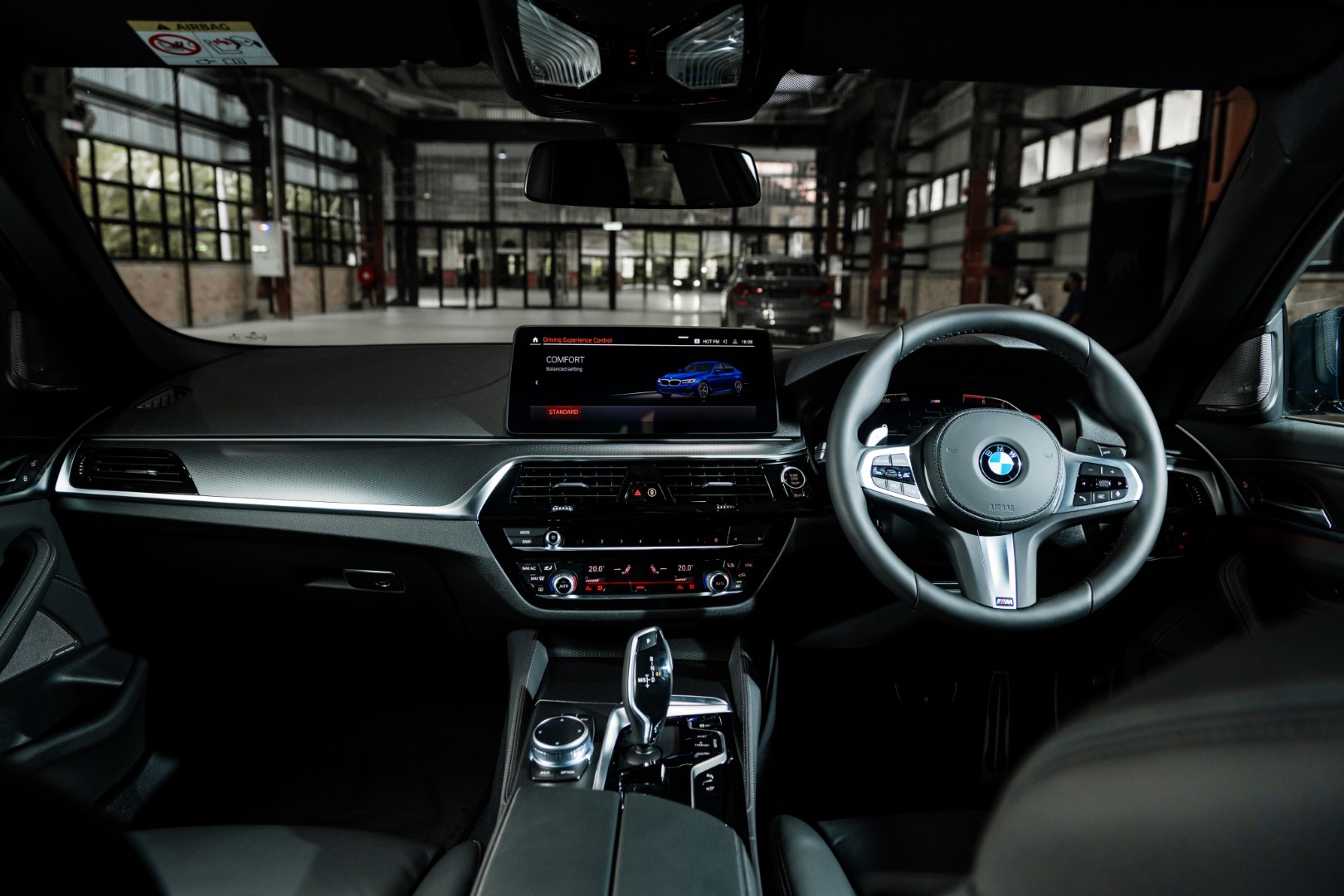 New BMW 5 Series 530i M Sport cabin