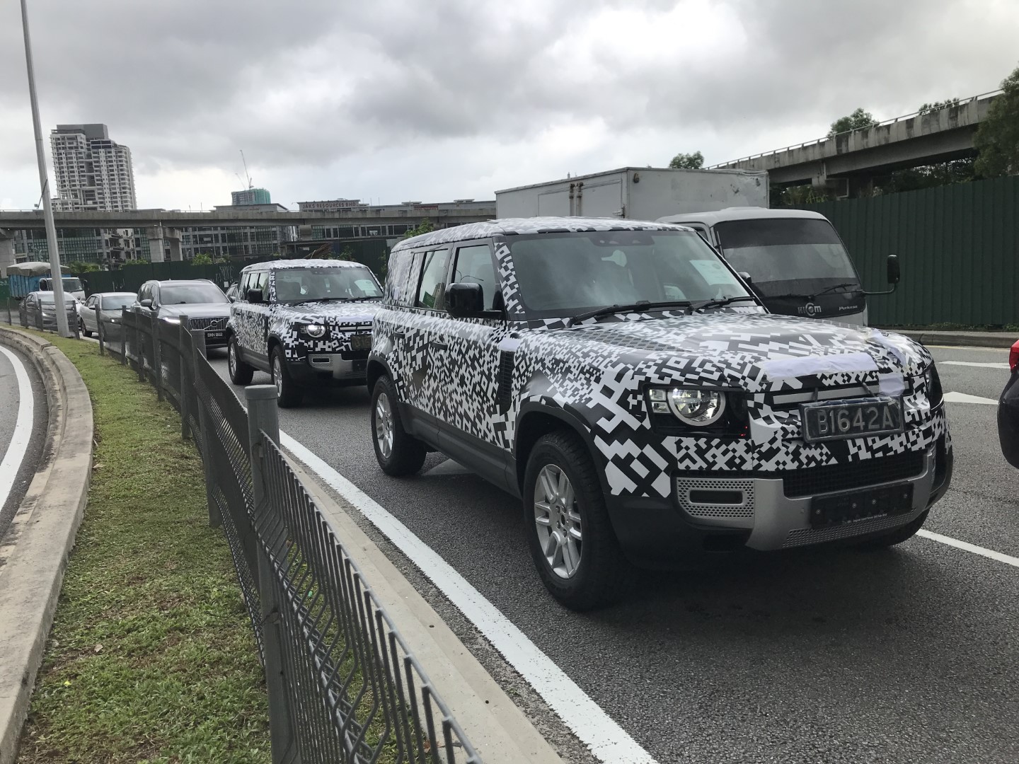 Land Rover Defender Spyshot