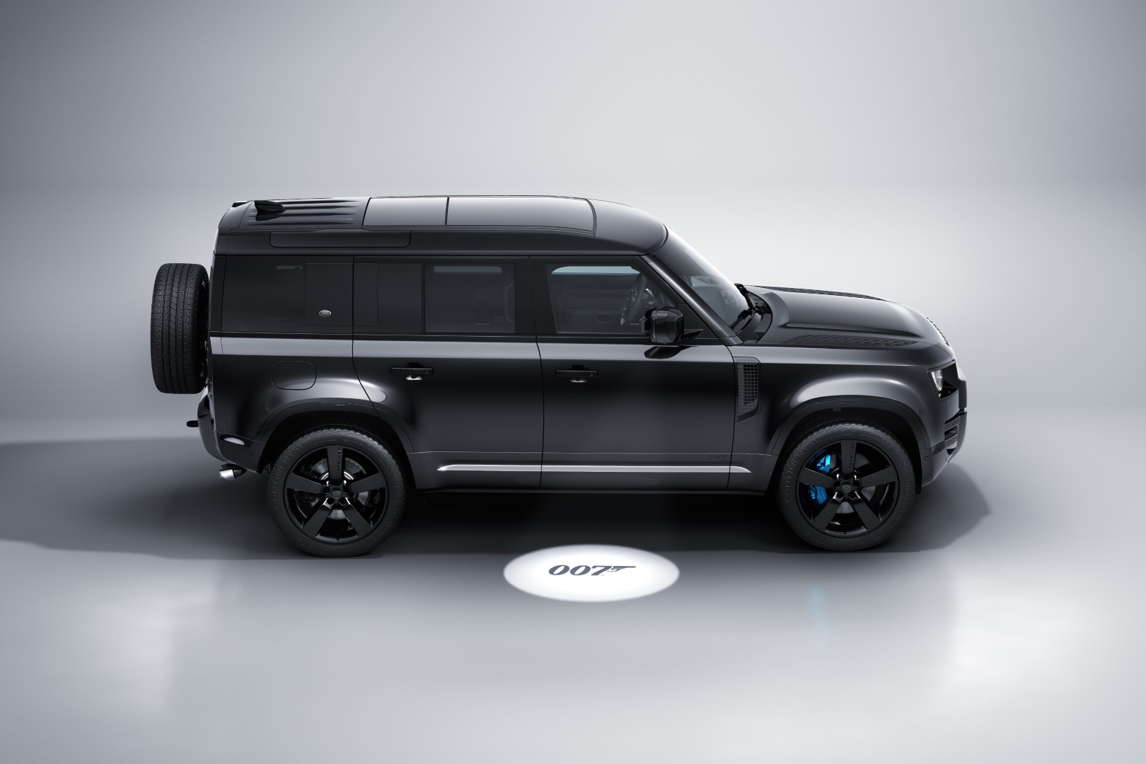 LR Defender V8 Bond Edition