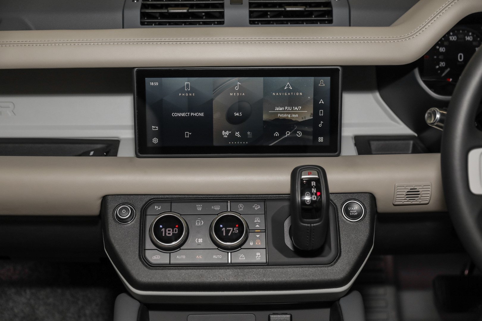 LR Defender infotainment