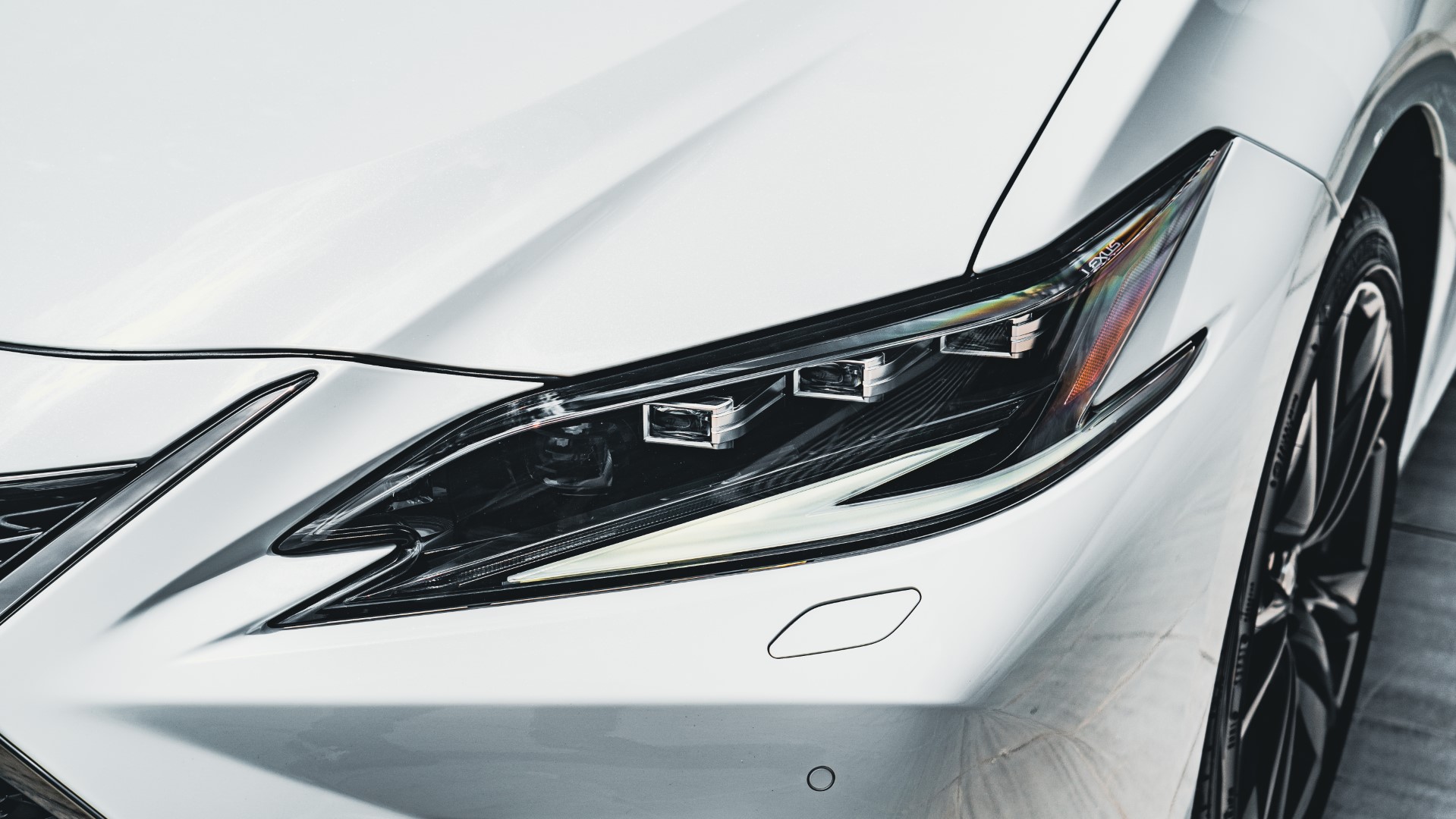 Lexus ES 250 F Sport headlight