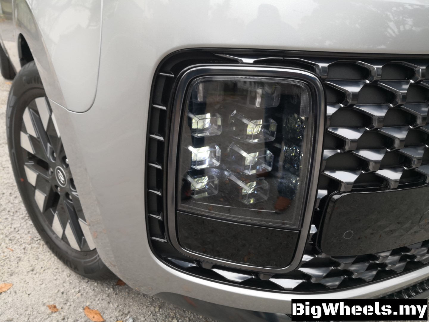 Hyundai Staria headlight