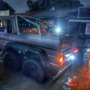 4x4 Flood