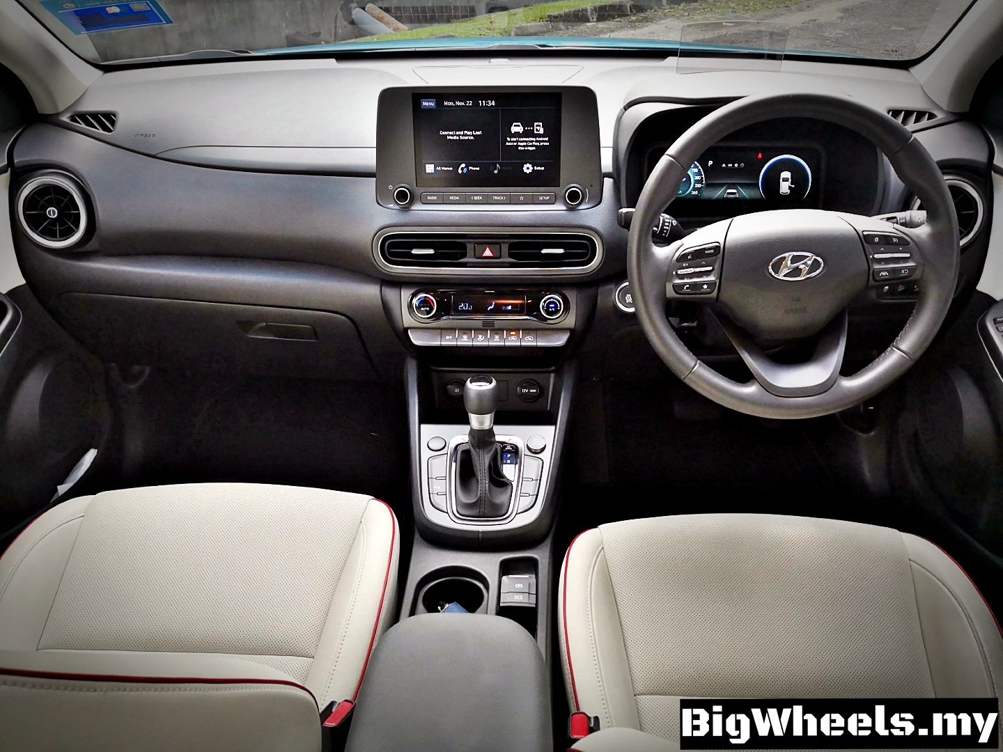 Hyundai Kona 2.0 Active interior
