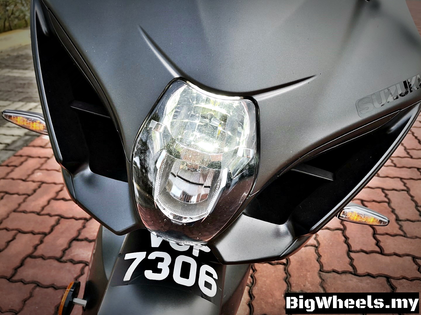 Suzuki GSX-R1000 headlight