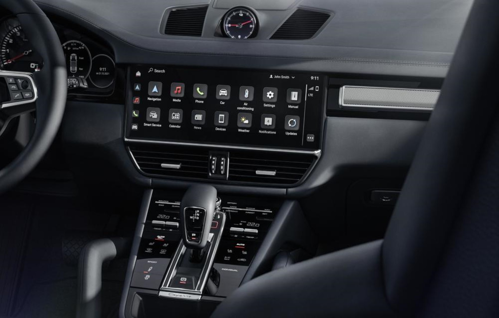 Porsche Cayenne Platinum Edition infotainment