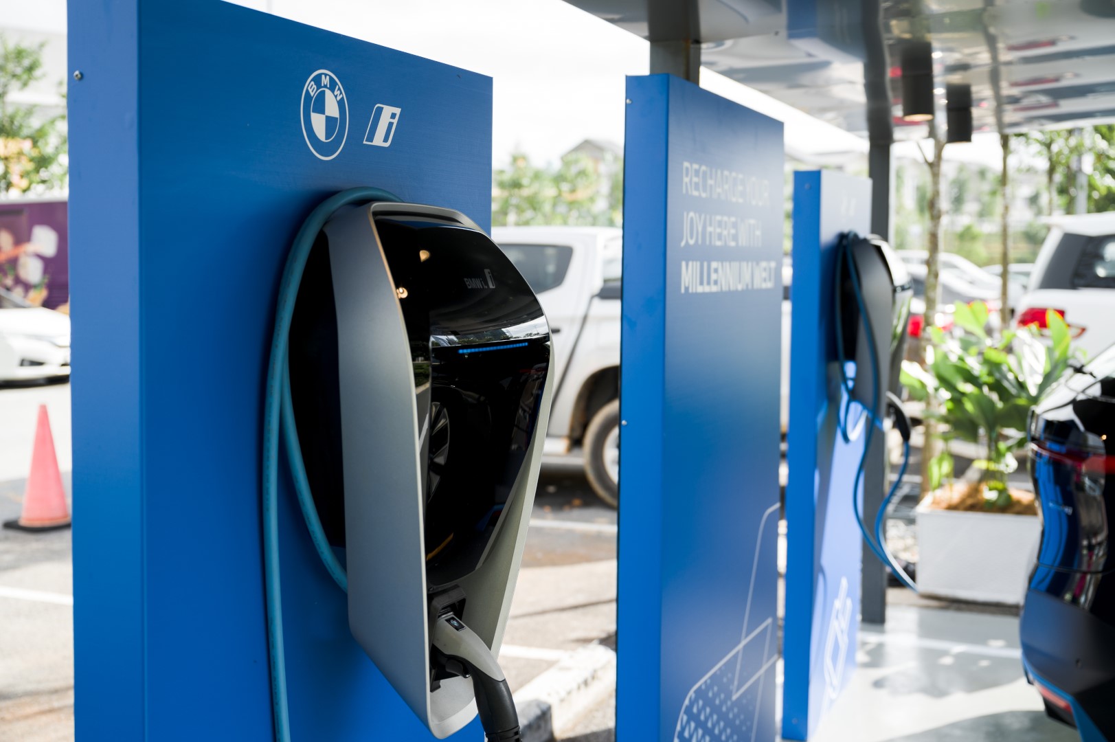 BMW i Charging