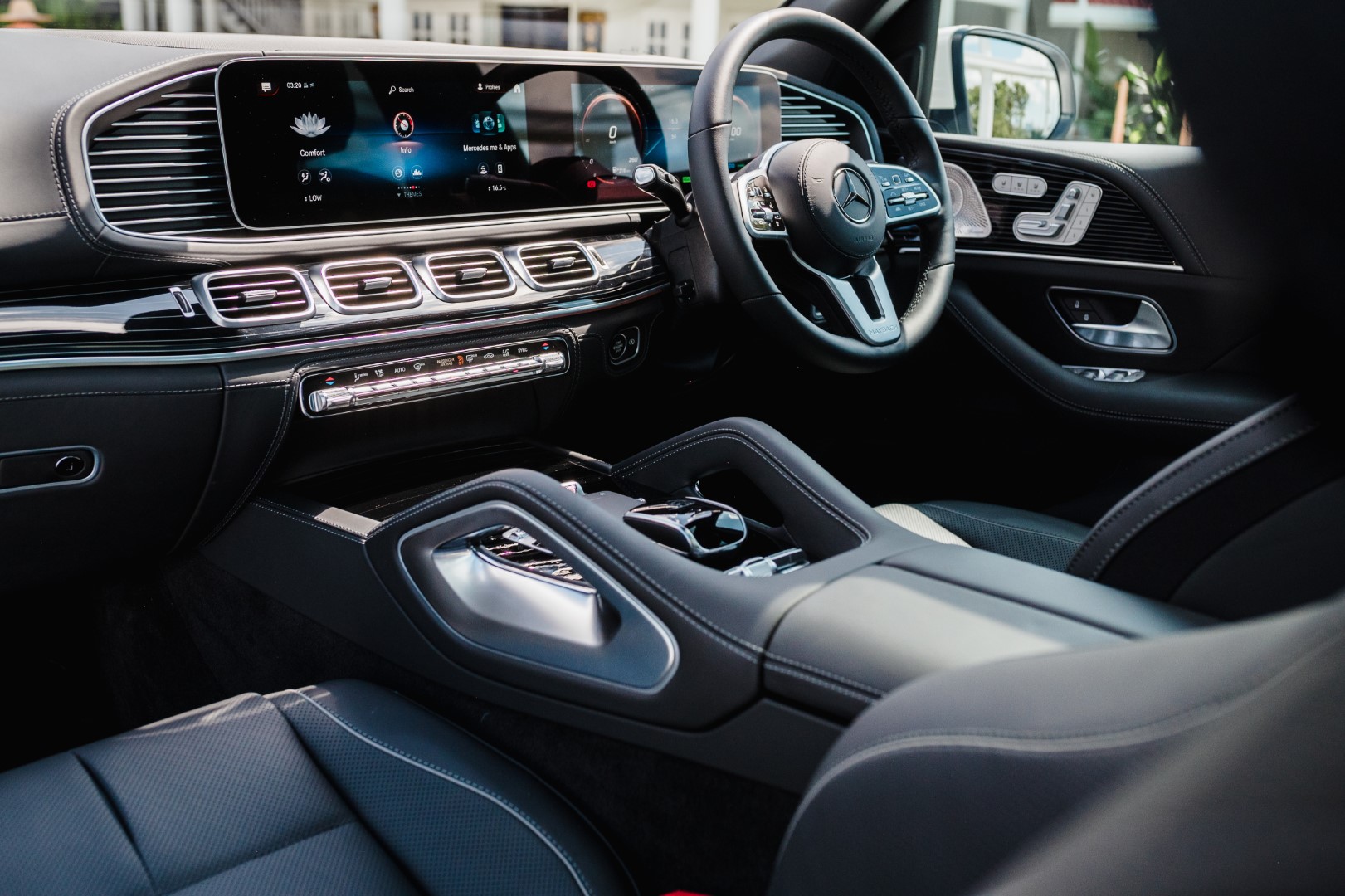 Mercedes-Maybach GLS600 interior