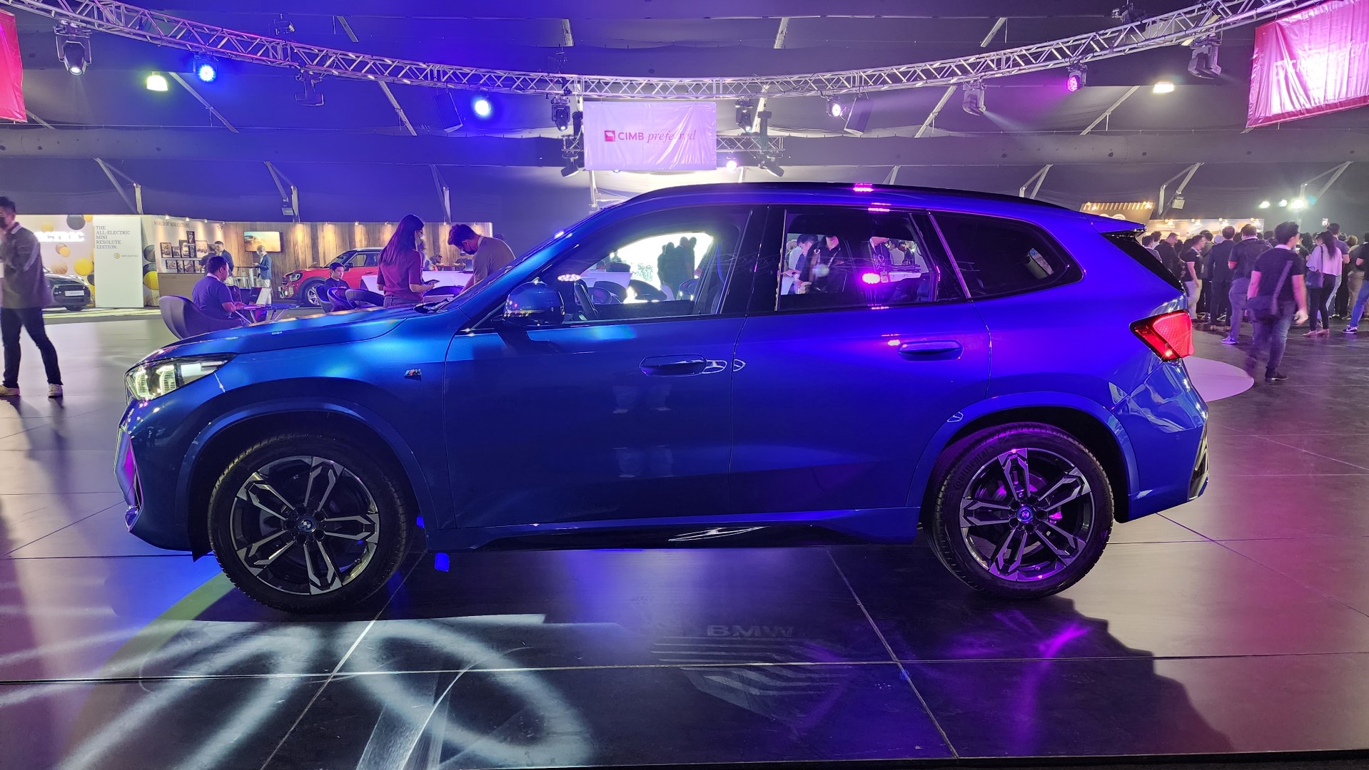BMW iX1