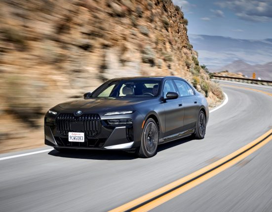 BMW i7