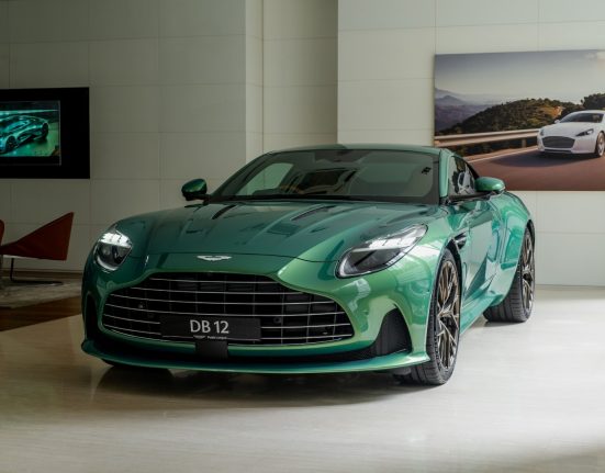 Aston Martin DB12