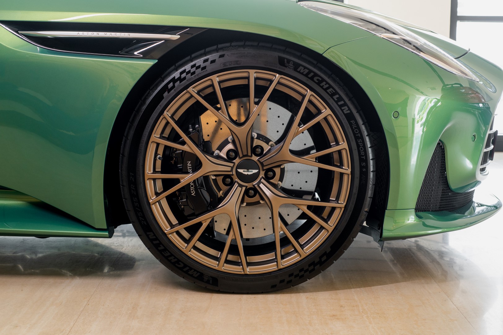Aston Martin DB12