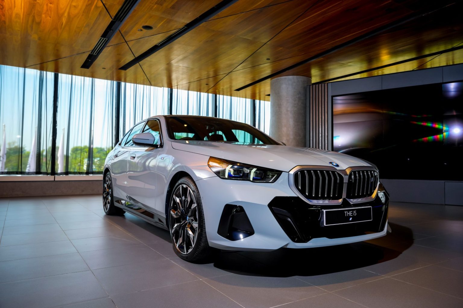 Here’s how much you’ve gotta pay for the new BMW i5 monthly | Bigwheels.my
