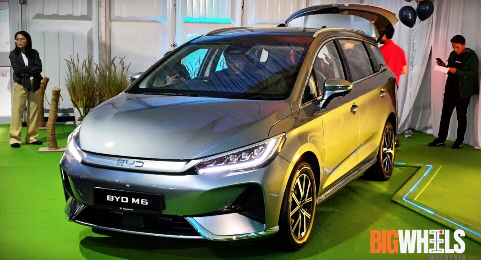 BYD M6