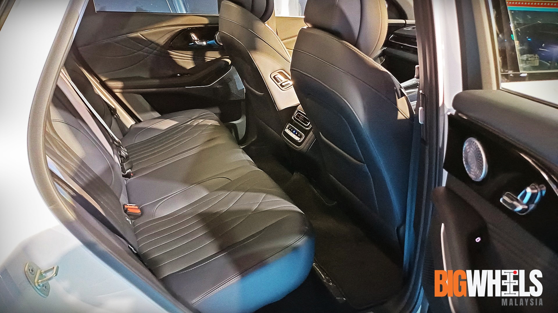 Omoda C9 PHEV