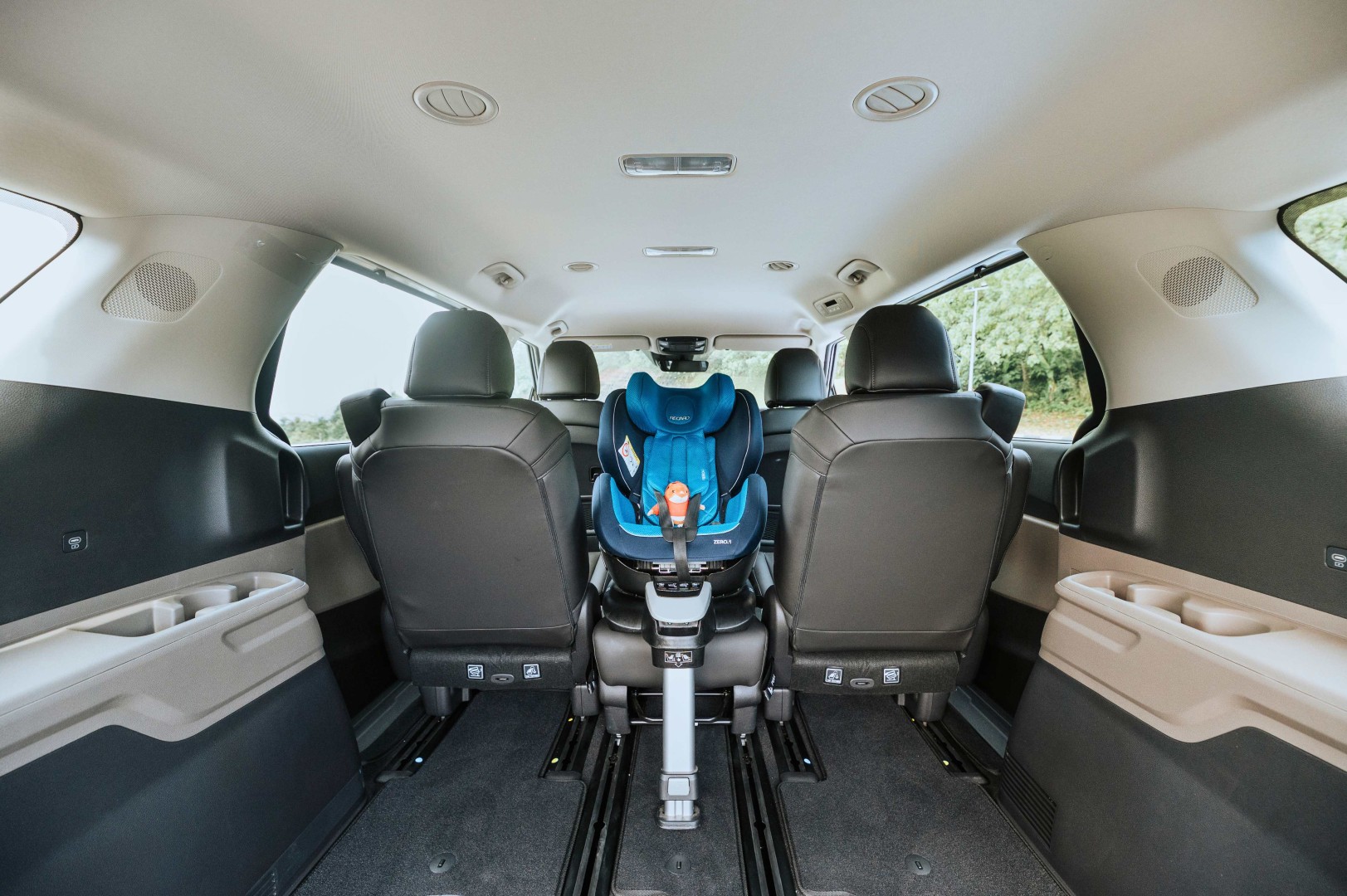 Kia Carnival 8-seater