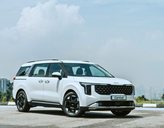 Kia Carnival 8-seater