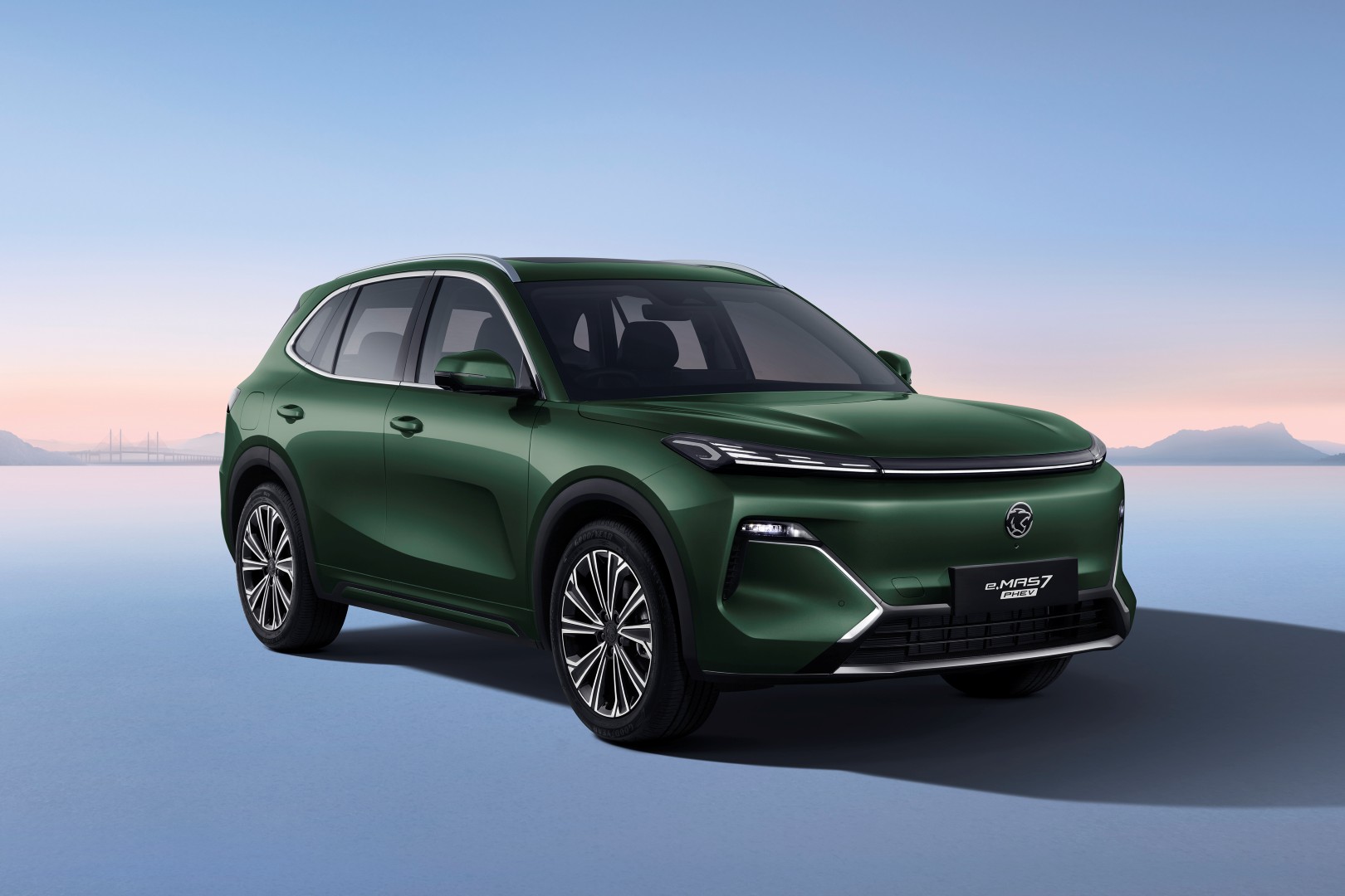 proton e.mas 7 phev emerald green