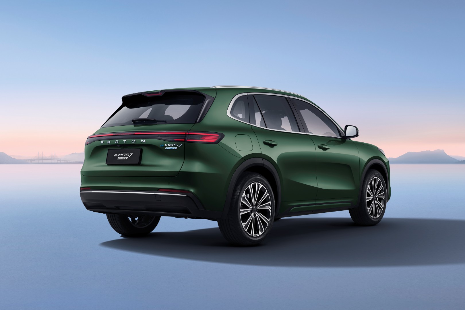 proton e.mas 7 phev emerald green