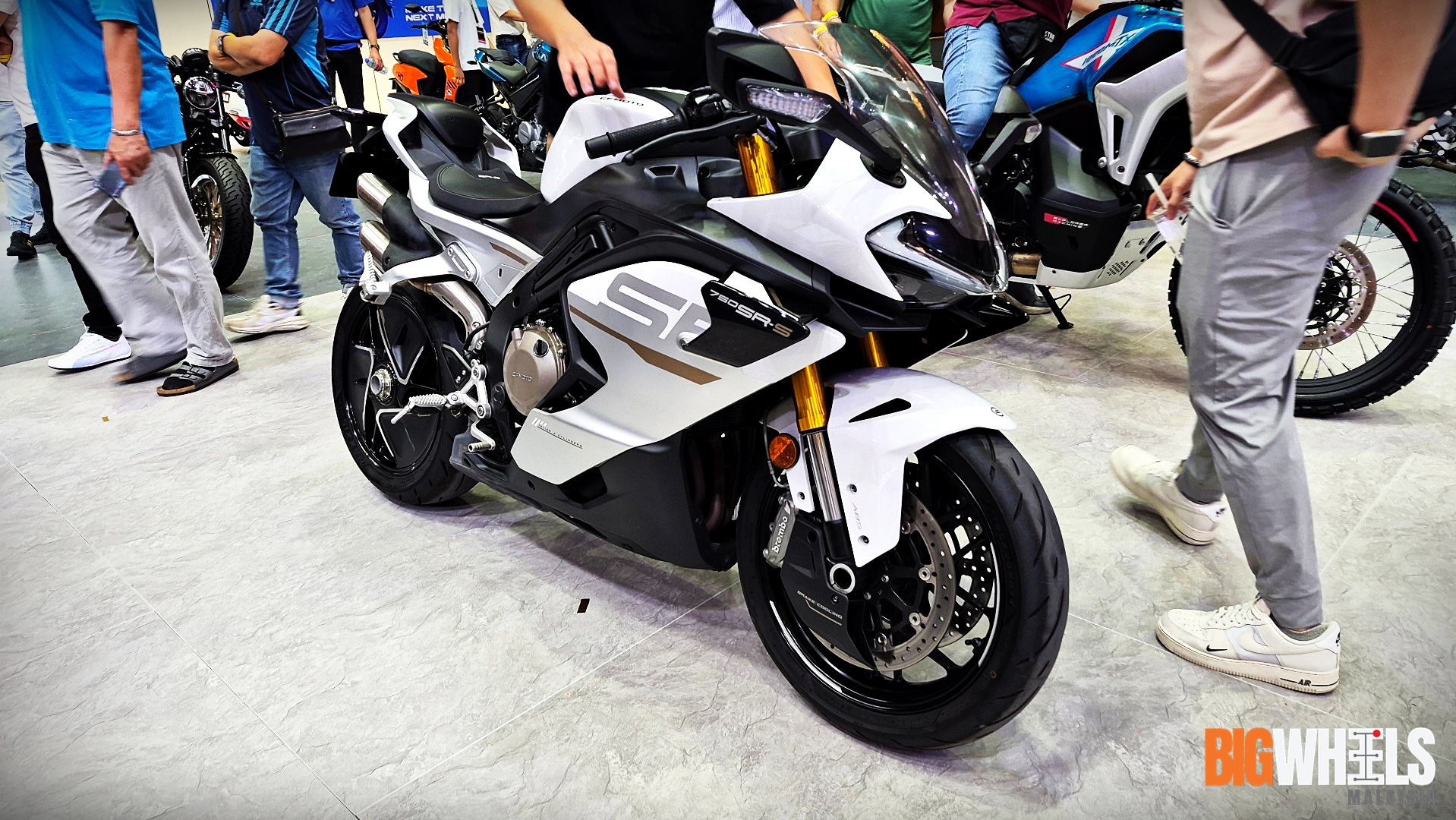 cfmoto 750 sr-s