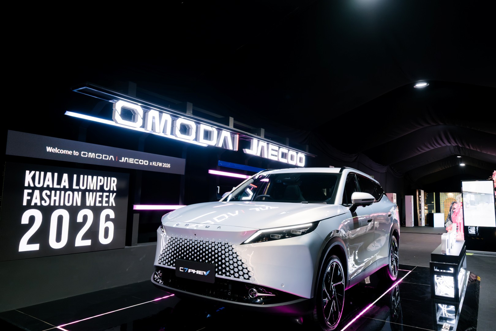 Omoda C7