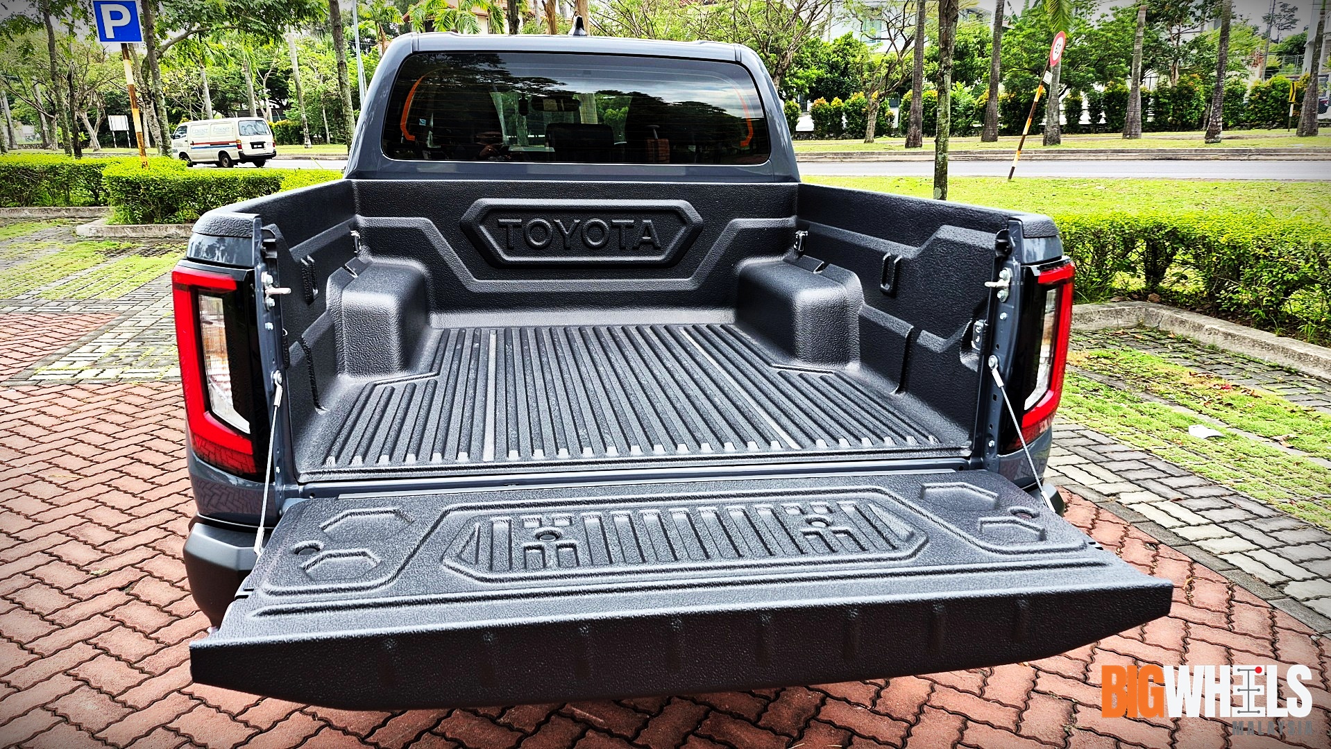 Toyota Hilux BEV