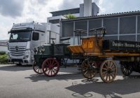 Daimler Creates Replica of its First Ever Truck Delivered in 1896
